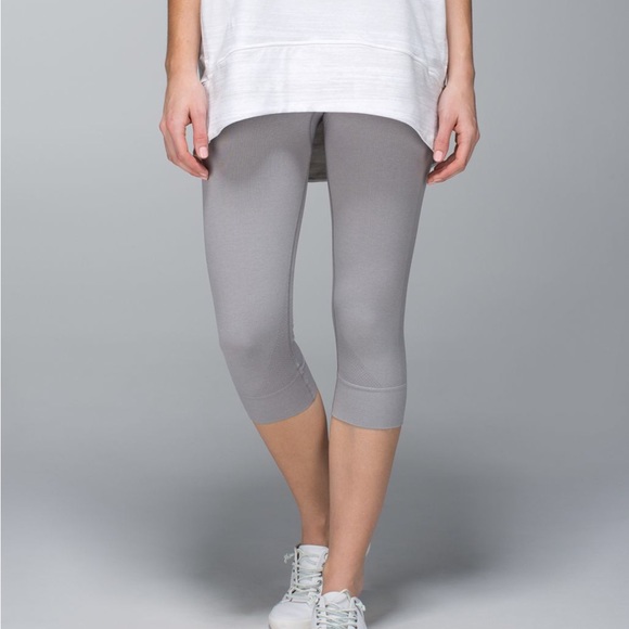 Lululemon seamlessly street crop - Picture 1 of 7